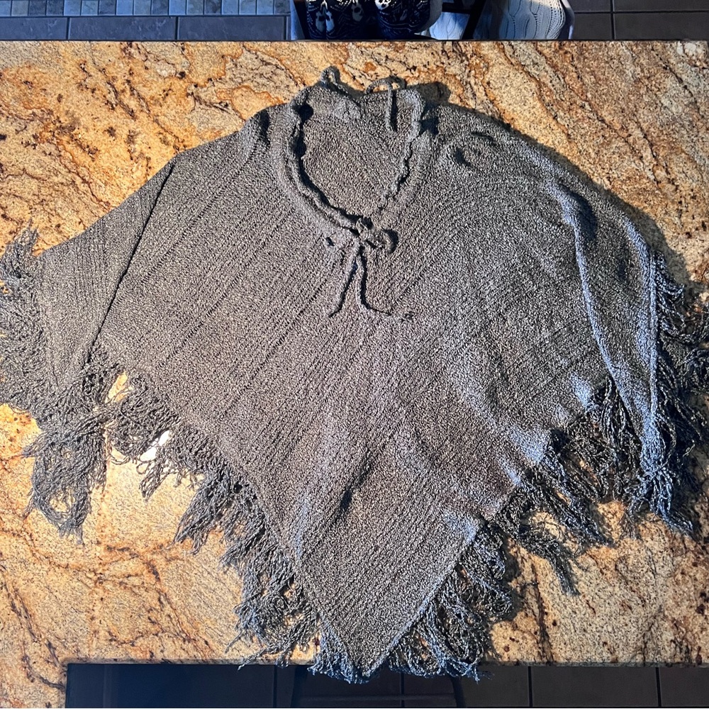 BELLA BERRY AGRAY NITTED PONCHO - Picture 4 of 7